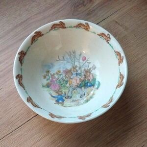 Royal Doulton Ceramic Illustrated Bowl with Brown and Cream Accents